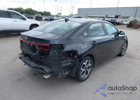 2021 Kia Forte Fe/Lxs z USA, uszkodzony, nr VIN 3KPF24AD8ME262763